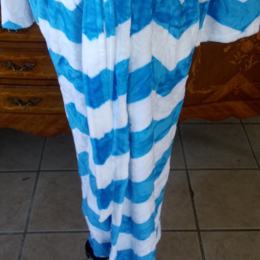 0117 Soft & Cozy Chevron Robe - Picture 3 of 7
